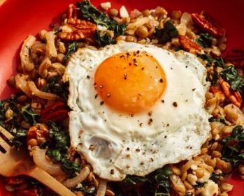 Lemony Lentils with Caramelized Onions and Halloumi