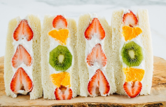 Japanese Fruit Sandwich (Fruit Sando)