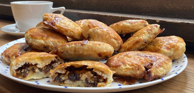 Traditional Eccles Cake Recipe | Flaky Pastry with Spiced Currant Filling