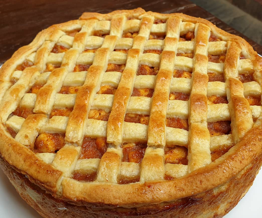 Homestyle Apple Pie | Buttery Crust with Warm Cinnamon Apple Filling