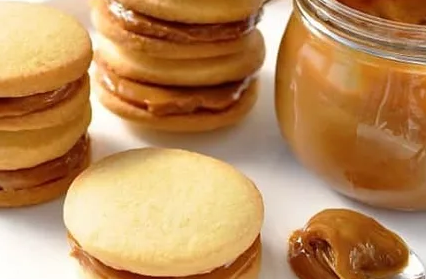 Shortbread Cookie Sandwich With Dulce De Leche