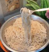 Boiling noodles