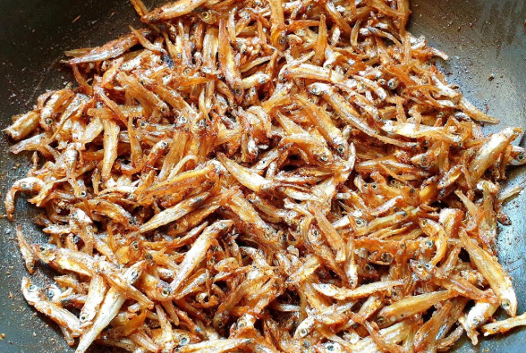 Zimbabwean Matemba Fry Recipe | Crispy Fried Dried Fish from Zimbabwe